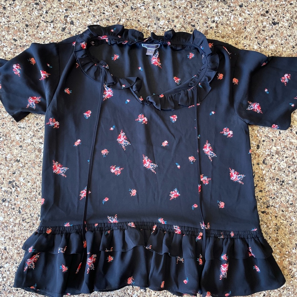 Women’s Floral Ruffle blouse
